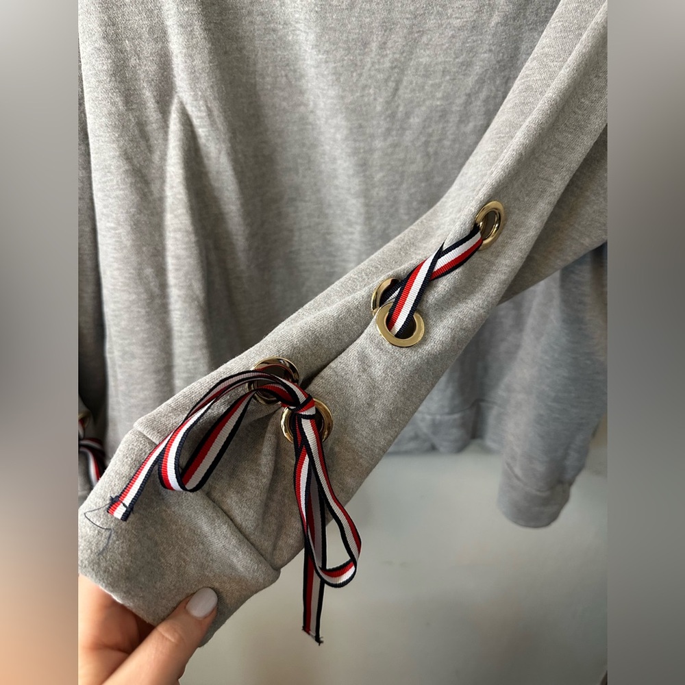 Tommy Hilfiger | Gray Sweatshirt with Ribbon Details - Picture 3 of 8